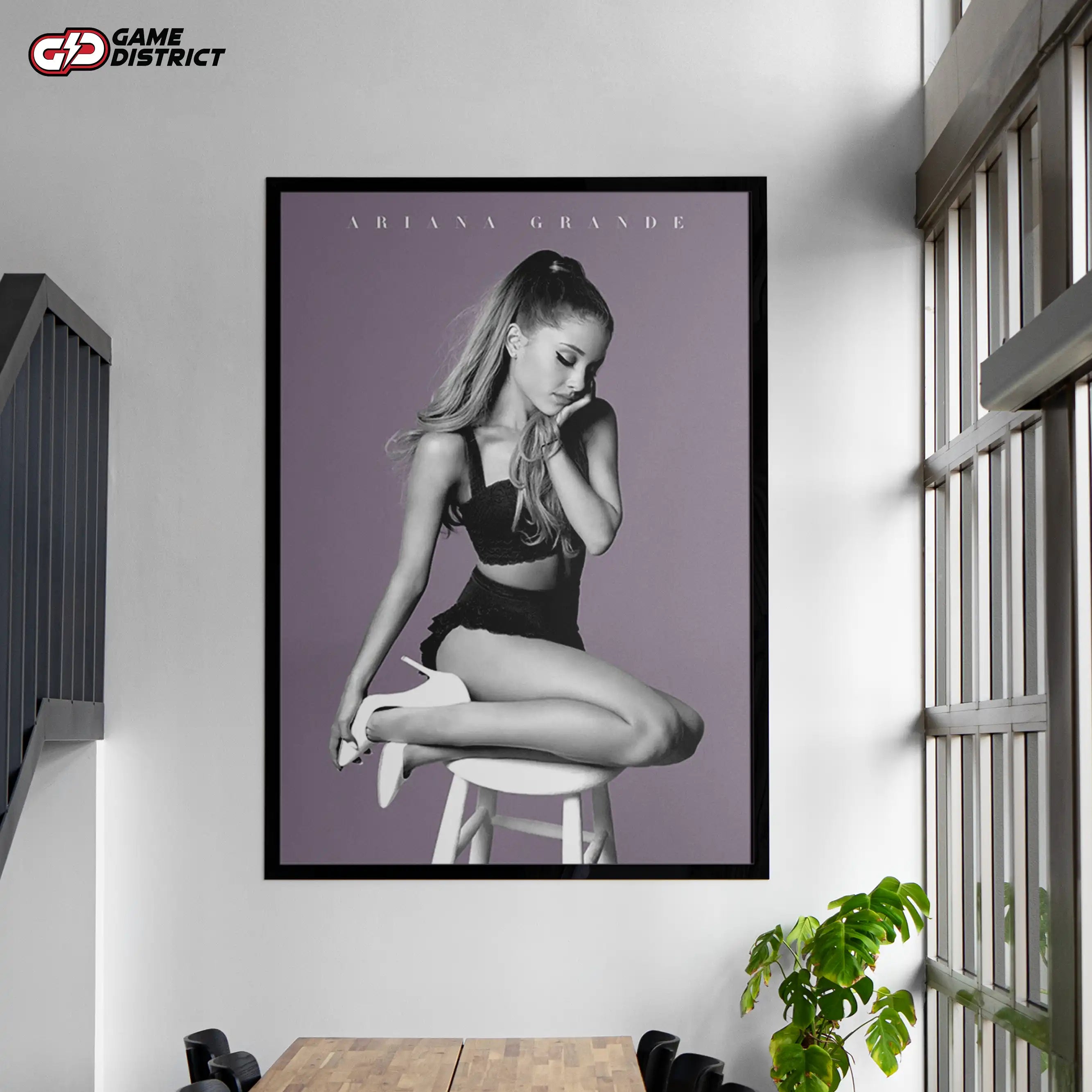 Ariana Grande (Pose) Maxi Poster